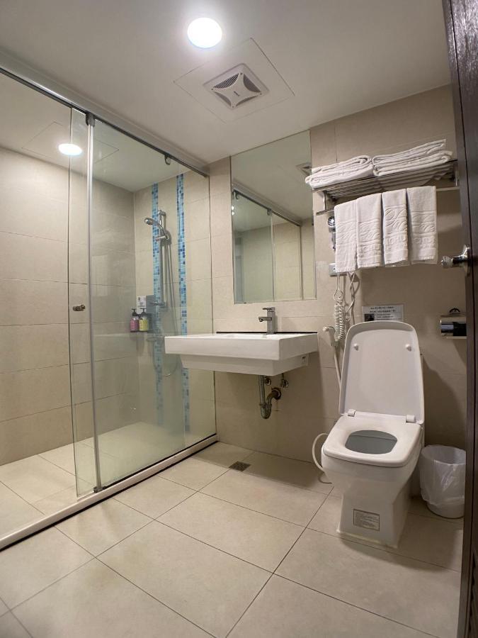 Bonjour Hotel Тайчжун Екстер'єр фото